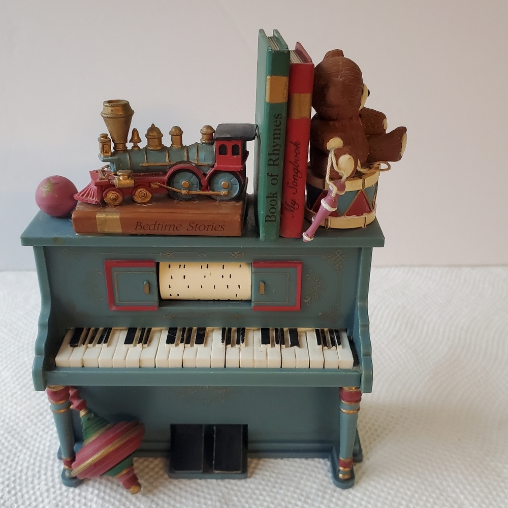 1991 Vintage Music Box ENESCO "Let's try a Kite".